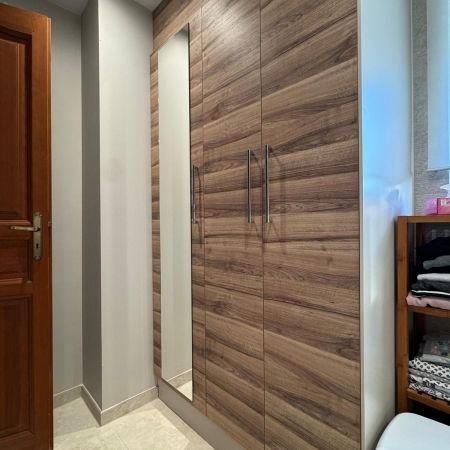 Rénovation complète d’une salle de bain – Style naturel & confort moderne