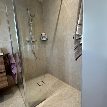 Une salle de bain rénovée & optimisée sous comble Une salle de bain rénovée & optimisée sous comble