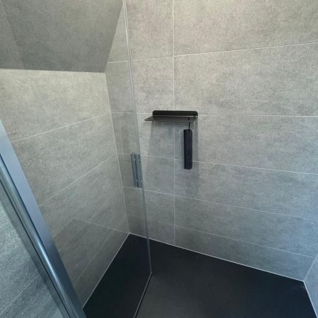 Une salle de bain rénovée & optimisée sous comble Une salle de bain rénovée & optimisée sous comble