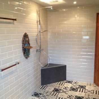 Transformation d'une salle de bain avec sol en CAROCIM Transformation d'une salle de bain avec sol en CAROCIM