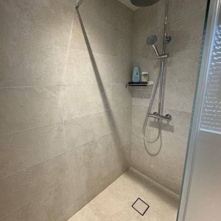 Projet salle de bain complète : élégance et fonctionnalité réunies Projet salle de bain complète : élégance et fonctionnalité réunies