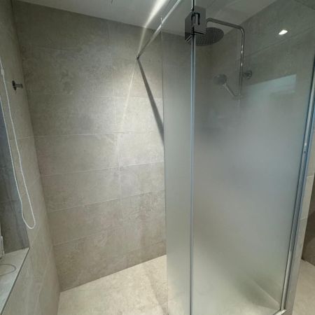 Projet salle de bain complète : élégance et fonctionnalité réunies Projet salle de bain complète : élégance et fonctionnalité réunies