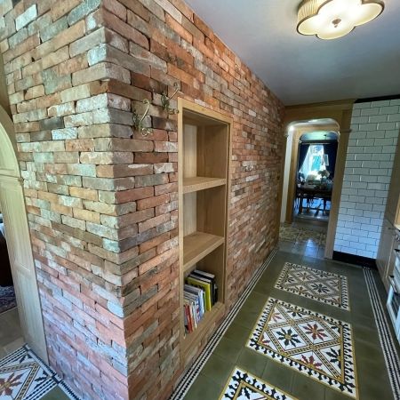 Crédence et habillage cheminée en briquettes Crédence et habillage cheminée en briquettes