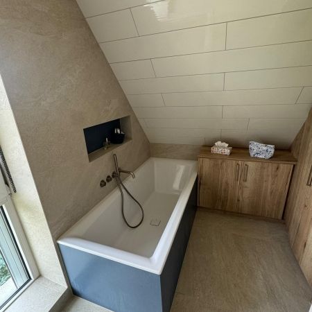 Rénovation salle de bain et toilettes avec placards et panneaux Rénovation salle de bain et toilettes avec placards et panneaux