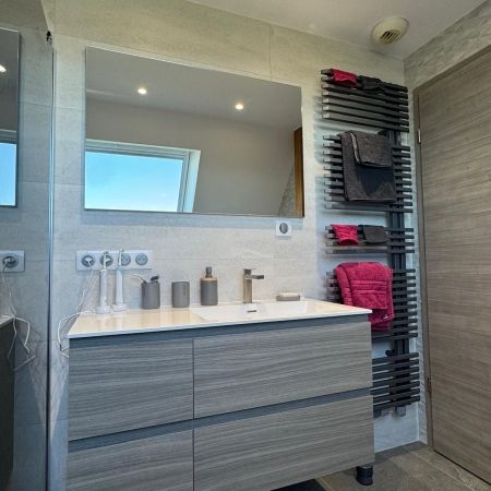 Rénovation salle de bain avec un aménagement moderne Rénovation salle de bain avec un aménagement moderne