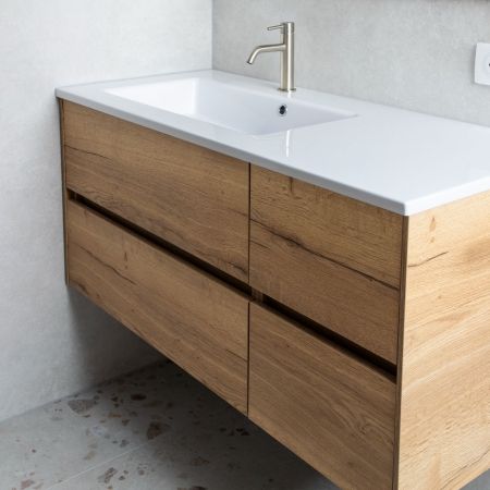 Rénovation salle de bain aux teintes naturelles