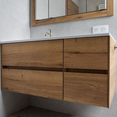 Rénovation salle de bain aux teintes naturelles