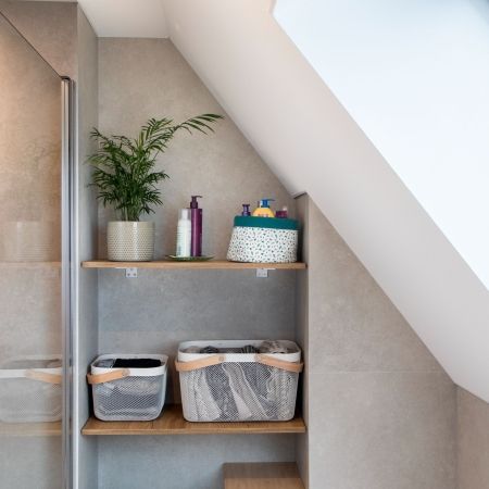 Rénovation salle de bain aux teintes naturelles