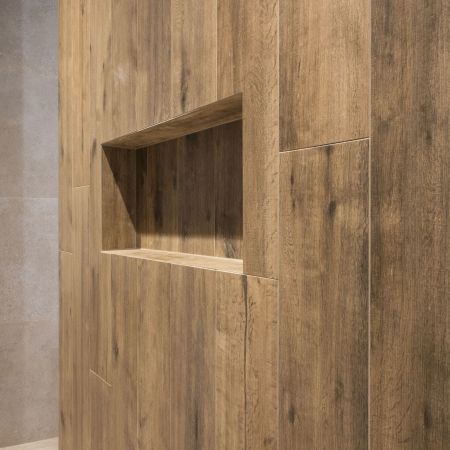 Une salle de bain au style naturel et noir