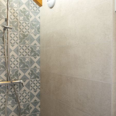 Rénovation salle de bain au décor graphique Rénovation salle de bain au décor graphique