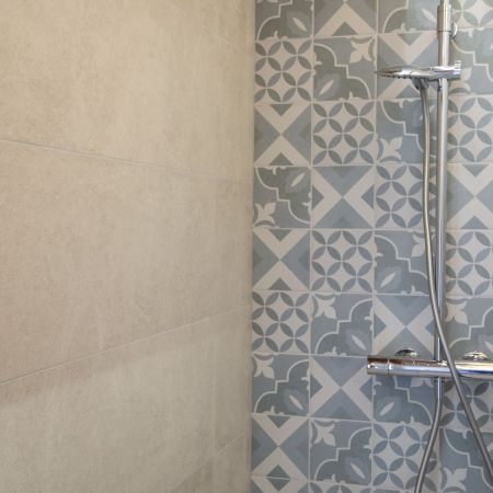 Rénovation salle de bain au décor graphique Rénovation salle de bain au décor graphique