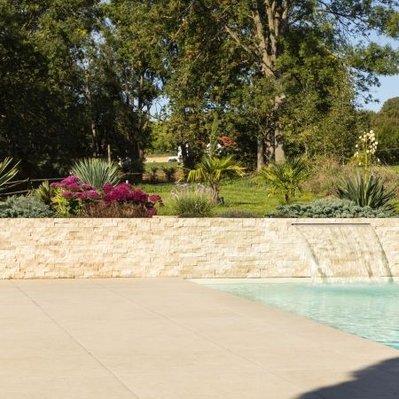 Extérieur minéral & lumineux