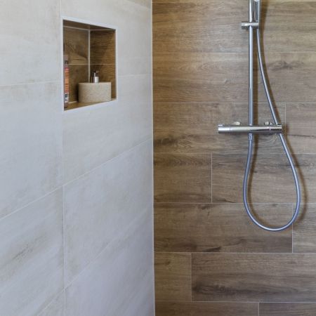 Salle de bain bois et beige