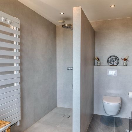 Rénovation d’une salle de bain au style sobre et raffiné
