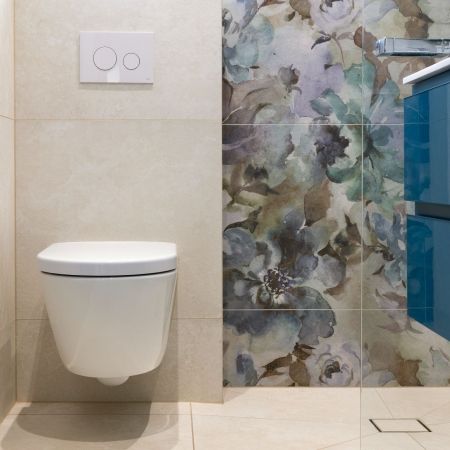 Le charme floral allié au confort moderne dans cette salle de bain Le charme floral allié au confort moderne dans cette salle de bain