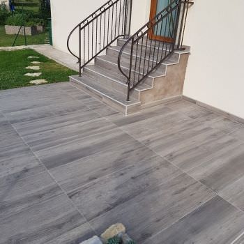 Extérieur en dallage effet bois Extérieur en dallage effet bois