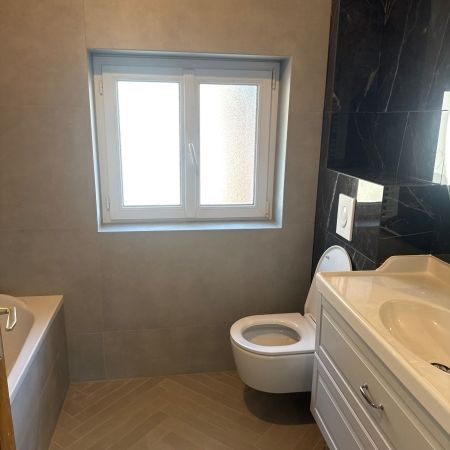 Rénovation partielle d’une salle de bain : élégance et modernité en conservant l’existant Rénovation partielle d’une salle de bain : élégance et modernité en conservant l’existant