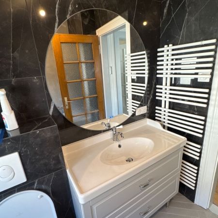 Rénovation partielle d’une salle de bain : élégance et modernité en conservant l’existant Rénovation partielle d’une salle de bain : élégance et modernité en conservant l’existant