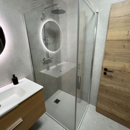 Création d’une salle de bains élégante entre douceur minérale et modernité Création d’une salle de bains élégante entre douceur minérale et modernité