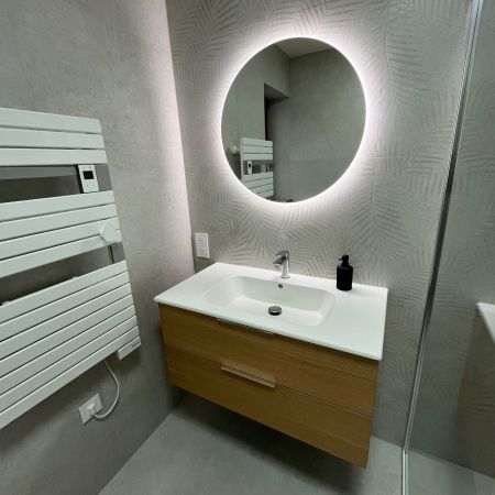 Création d’une salle de bains élégante entre douceur minérale et modernité Création d’une salle de bains élégante entre douceur minérale et modernité