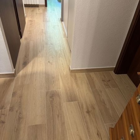 Pose de carrelage effet parquet bois Elisir Royal Beige dans les pièces de vie Pose de carrelage effet parquet bois Elisir Royal Beige dans les pièces de vie