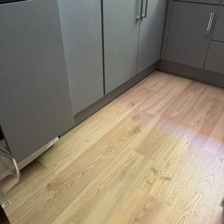 Pose de carrelage effet parquet bois Elisir Royal Beige dans les pièces de vie Pose de carrelage effet parquet bois Elisir Royal Beige dans les pièces de vie