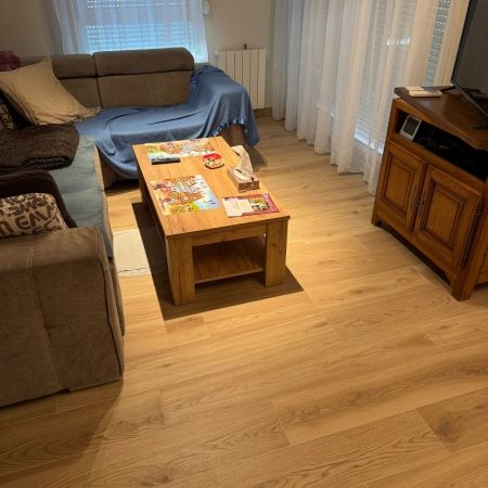 Pose de carrelage effet parquet bois Elisir Royal Beige dans les pièces de vie Pose de carrelage effet parquet bois Elisir Royal Beige dans les pièces de vie