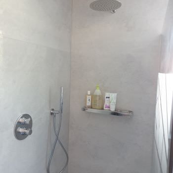 Rénovation d'une salle de bain avec grande douche Rénovation d'une salle de bain avec grande douche