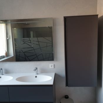 Rénovation d'une salle de bain avec grande douche Rénovation d'une salle de bain avec grande douche