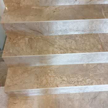 Rénovation d'un sol d'entrée et d'un escalier