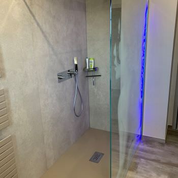 Rénovation complète d'une salle de bain avec plaque XXL Rénovation complète d'une salle de bain avec plaque XXL