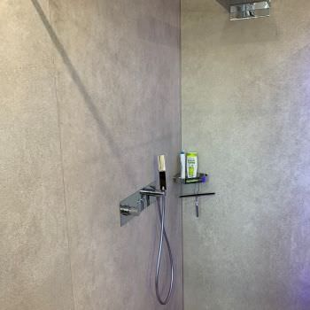 Rénovation complète d'une salle de bain avec plaque XXL Rénovation complète d'une salle de bain avec plaque XXL