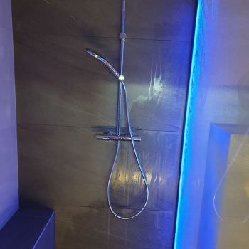 Rénovation d'une salle de bain avec baignoire semi ilôt