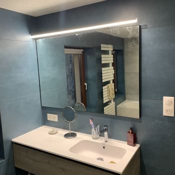 Rénovation d'une salle de bain avec baignoire semi ilôt