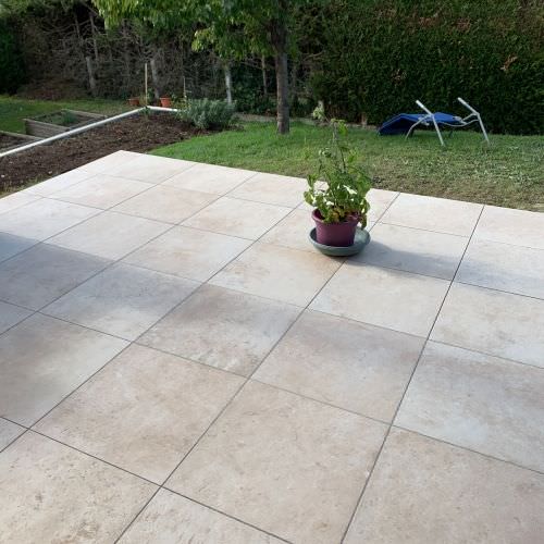 Rénovation d'une terrasse dans une teinte claire