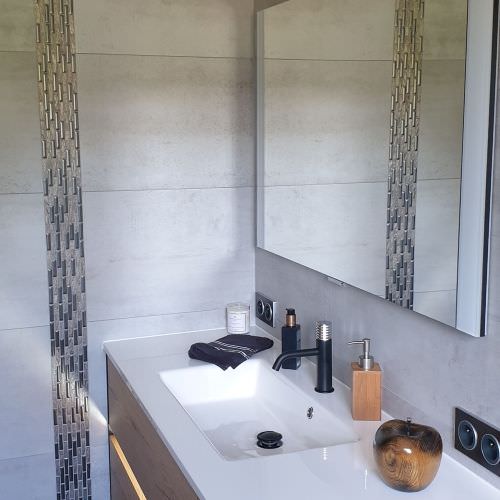 Rénovation d'une salle de bain avec douche et baignoire