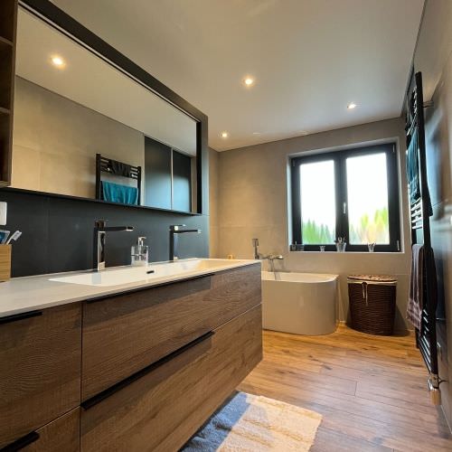 Salle de bain aspect bois