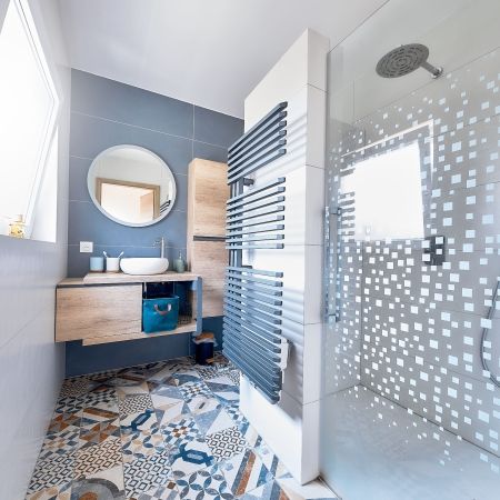 Rénovation d'une salle de bain aux carreaux effets ciment Rénovation d'une salle de bain aux carreaux effets ciment