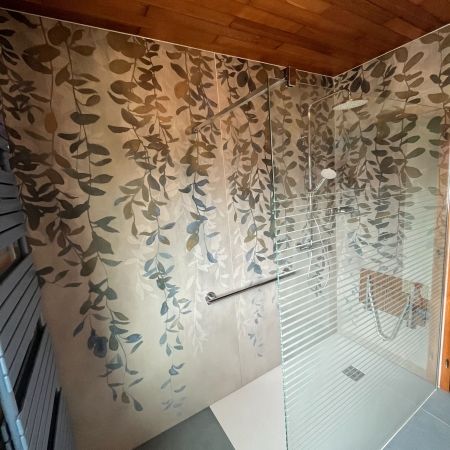 Une salle de bain rénovée avec poésie