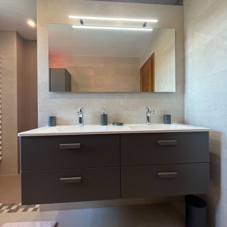 Une salle de bain intemporelle