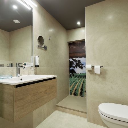 Un brin de nature dans cette salle de bain