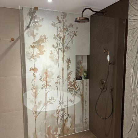 Une salle de bain comme une forêt enchantée