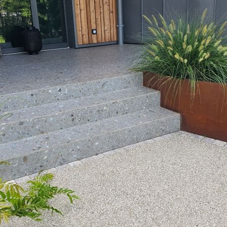 Perron et escalier extérieur