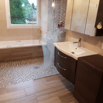 Salle de bain avec douche XXL