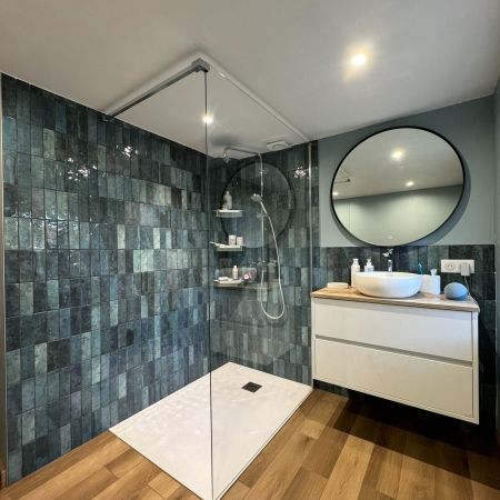 Rénovation salle de bain qui allie calme et modernité