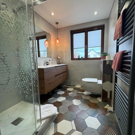 Une rénovation de SDB qui s'inspire des métaux Une rénovation de SDB qui s'inspire des métaux