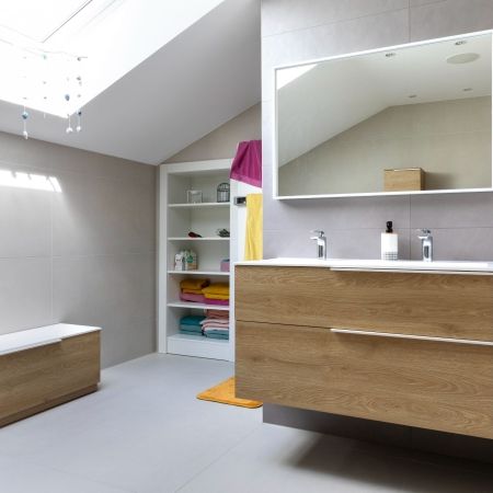 Salle de bain familiale dans une nouvelle construction Salle de bain familiale dans une nouvelle construction