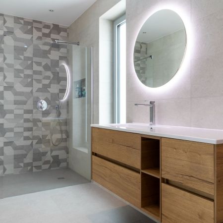 Salle de bain contemporaine dans une maison neuve Salle de bain contemporaine dans une maison neuve