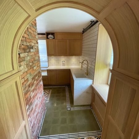 Crédence et habillage cheminée en briquettes Crédence et habillage cheminée en briquettes