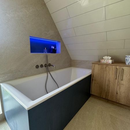 Rénovation salle de bain et toilettes avec placards et panneaux Rénovation salle de bain et toilettes avec placards et panneaux